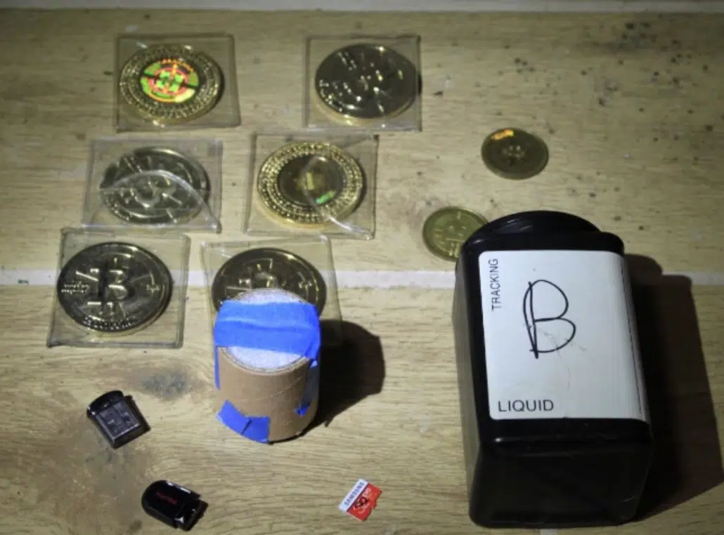 el FBI incautó bitcoins por valor de 3360 millones de dólares, 600 000 dólares en efectivo y grandes cantidades de metales preciosos de un hacker llamado James Zhong